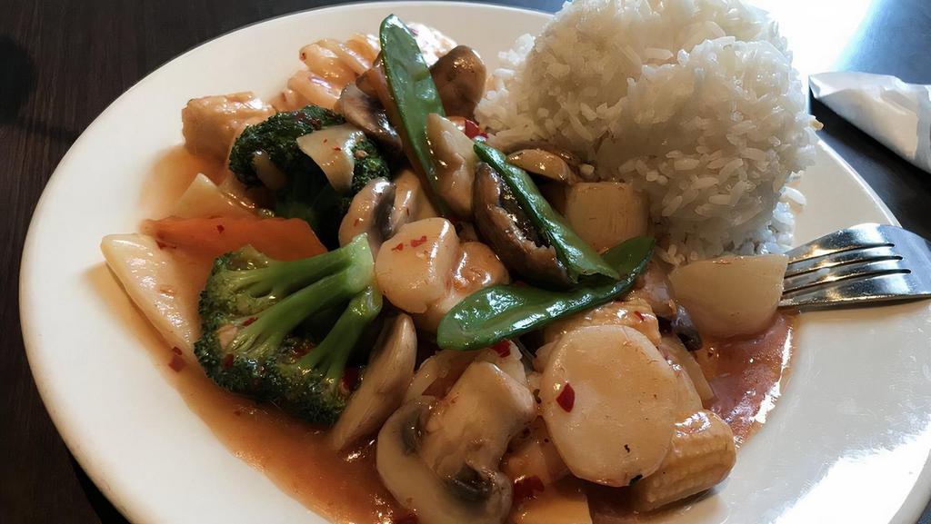 Seafood Delight · Calamari, tiger shrimp, scallop, broccoli, snow peas, carrots, bamboo shoot, water chestnut, mushroom and Napa in light yet flavorful rice wine sauce.