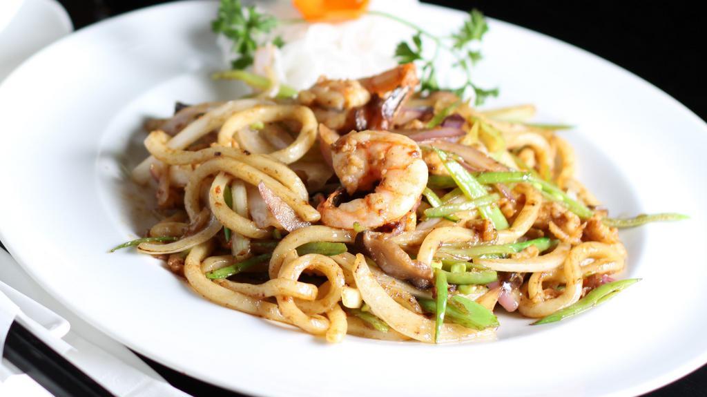 Yaki Udon · Stir-fried Japanese style noodles with chicken, fresh shrimp, mushroom, onion and bean sprout.