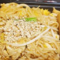 Chicken Pad Thai · Thin rice noodle, bean sprout, green onion, peanut, egg. No side of rice.