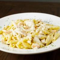 Family Tray Of Penne A La Rosati · Penne noodle, diced chicken and Alfredo sauce. Served with four 3