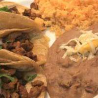 Tacos Para Cena (3 Tacos) / Taco Dinner (3 Tacos) · Servido con arroz y judías. / Served with rice and beans.