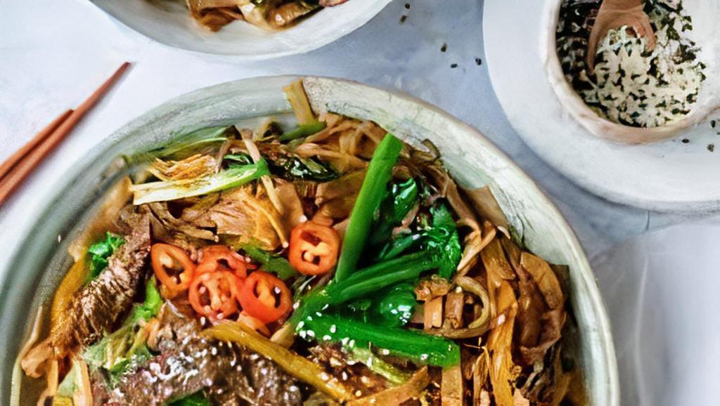 Beef Chow Fun · Beef, white onions, green onions, bean sprouts.