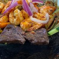 Molcajete De Mariscos / Seafood Molcajete · Mortero de piedra con camarones, pulpo, vieiras, surimi, mejillones, patas de cangrejo en sa...