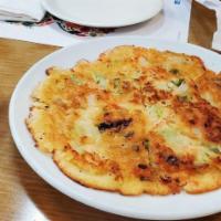 Seafood Pancake / 해물파전: Hae-Mul-Pa-Jeon · 