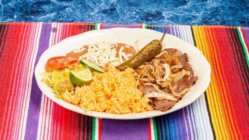 Platillo · Choice of meat served with rice, beans guacamole, and lettuce.
Choice of tortilla: (corn) Or (Flour Tortilla)