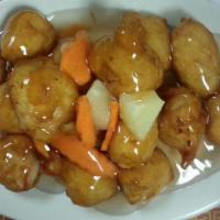 Sweet & Sour Chicken  午餐：甜酸鸡肉 · Served with white rice.