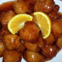 Orange Chicken 午餐：陈皮鸡肉 · Served with egg roll and chicken fried rice or white rice.