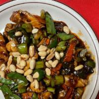 Kung Pao Chicken 午餐：宫保鸡丁 · Hot & spicy dish.