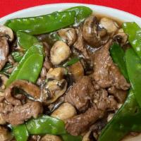 Beef With Snow Peas & Mushrooms 午餐：雪豆蘑菇牛 · Served with white rice.