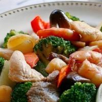 Happy Family · , shrimp, scallops, chicken, beef and mixed  vegetables.