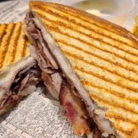 Humdinger · Sourdough. Roast beef, provolone, tomatoes, red onion, mayo, and side of horseradish sauce. ...