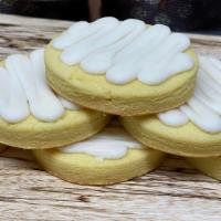 Iced Sugar Cookie · Contains almond extract.
Lemon
Vanilla