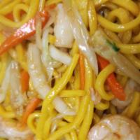 Shrimp Lo Mein虾捞面 · Soft noodles.