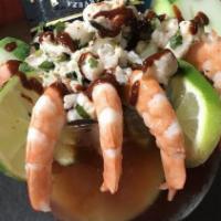 Cóctel De Camarón* / Shrimp Cocktail * · Una taza de camarones, tomates, cebolla, cilantro de aguacate, jugo de almeja y pepino. / A ...