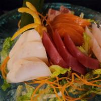Sashimi Deluxe · 15 pieces chef's choice sashimi.