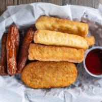 French Toast Basket · 6 pieces of battered French toast sticks, 3 sausages,  and a hashbrown.