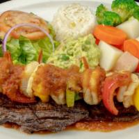  Mar Y Tierra · Charbroiled skirt steak topped with guacamole and grilled shrimp. Served with steamed vegeta...