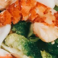 Seafood Delight 海鮮大會 · lobster ,fresh jumbo shrimp ,scallop& imiitation crab meat  sauteed w.mixed vegetable