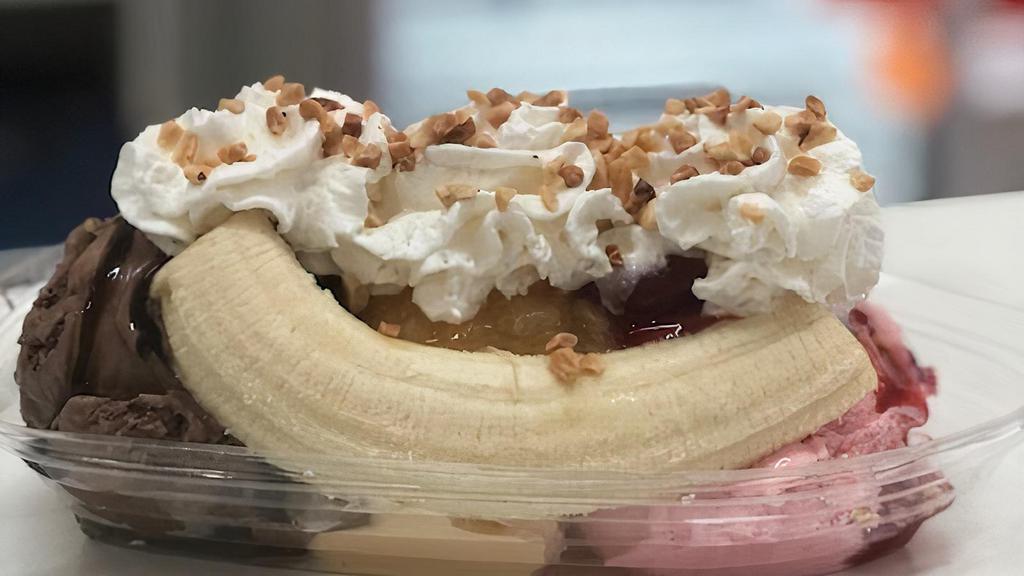 Banana Split · Vanilla, Chocolate and Strawberry ice cream, topped with pineapple, chocolate and strawberry topping, Sliced banana, whip and peanuts.