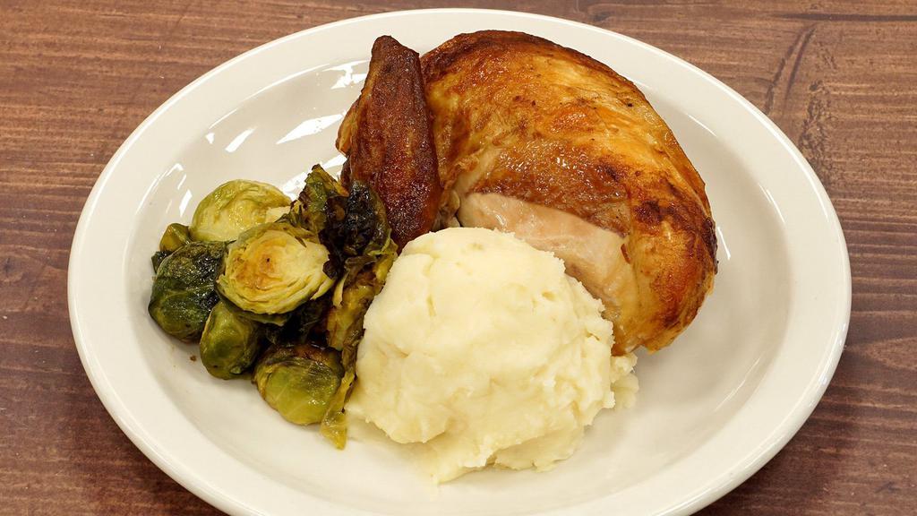 1/4 White Rotisserie Chicken Meal (2 05639 00000) · Includes choice of two sides and a dinner roll.