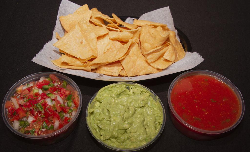 (4Oz) Guacamole And Chips · 