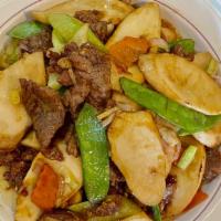 王 子 菇 炒 牛 肉 / Beef With Prince Mushrooms · Stir-fried beef with golden prince mushrooms, peapods, and carrots.