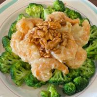 合 桃 蝦 / Walnut Shrimp · Shrimp with walnuts in a light mayonnaise sauce on a bed of broccoli and sprinkled with whit...