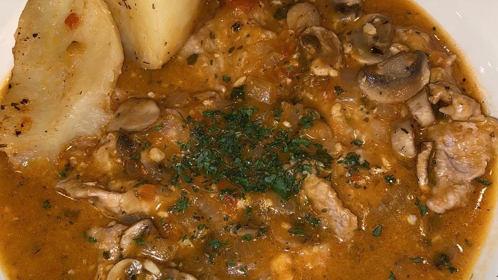 Veal Amici · Fresh veal medallions sautéed with mushrooms, onions and served in a special white tomato wine sauce, served with rosemary potatoes.