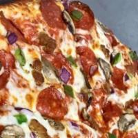 Deluxe · Pepperoni, sausage, mushroom, red onion and green pepper.