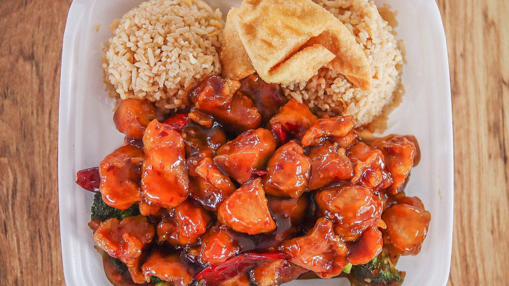 General Tso'S Chicken   · Deep fried battered dark meat chicken tossed in a tangy sauce that is spicy, sweet and contains dried chili pepper over a layer of broccoli. 
Served with rice and one crab rangoon.