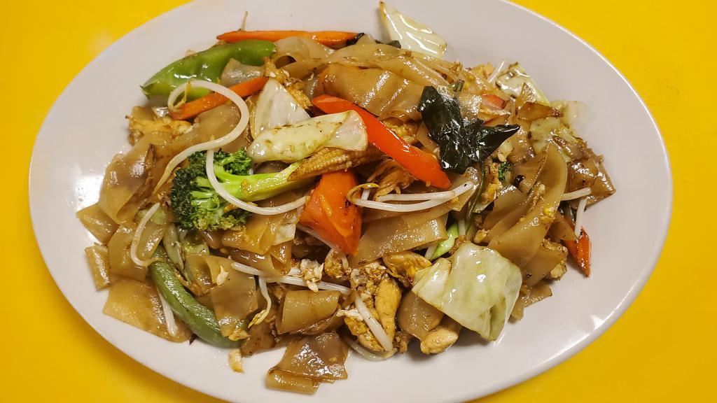 Drunken Noodles · Rice Flat noodles, Egg , carrot ,green bell, red bell ,baby corn, broccoli, cabbage, tomato, bean sprout, basil