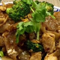 Pud See Ewe · Wide Rice noodle stir fried with chicken, beef, or pork, broccoli, eggs and soy sauce.