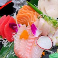 Sashimi Regular(Raw) · Fifteen pieces of assorted raw fish.