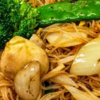 Vegetable Mai Fun 杂菜炒米 · Rice noodles stir-fried with vegetable, eggs, bean sprouts, carrots, and green onions.