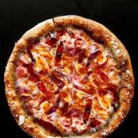 Porteño · San marzano, cheese blend, smoked mozzarella, pickled peppers, pancetta, red onions.