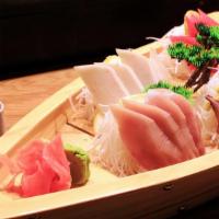 Sashimi Deluxe · 25 piece sashimi.