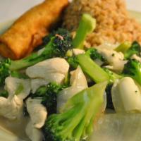 Chicken And Broccoli · White meat of chicken with fresh broccoli and onion).