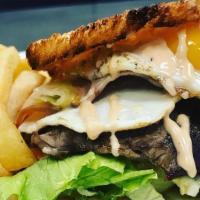 (18) Barroluco Sandwich · Sandwich with a thin bread, lettuce, beef, tomatoes, ham, cheese and egg. Served with your c...
