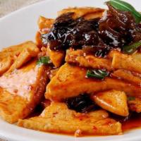 Home Stytle Tofu · Lightly fried tofu, Chinese cabbage, mushrooms, red pepper with tasty vegetarian sauce