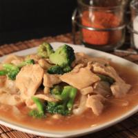 Lard Na · Stir fried rice noodle with your choice of meat and Chinese broccoli in soybean gravy.