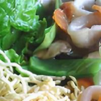 Mama Thai Noodle · Crispy egg noodle, seafood, carrot, baby corn, mushroom, and tasty gravy.