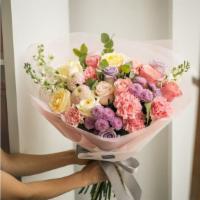 Wrapped Large Mix Bouquet · DESIGNED TO DELIGHT

Create the perfect arrangement with 24 different rose colors and over 3...