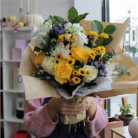 Hello Sunshine · Our joyous Hello Sunshine bouquet is the perfect piece to brighten any room. . Bring a bit o...