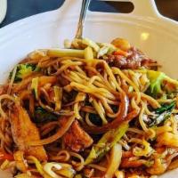 什锦炒面 House Chow Mein · work fried noodles with cabbage, carrots, broccoli, onion, beansprouts, with your choice of ...