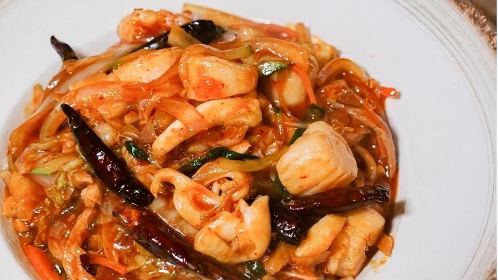 辣椒面🌶 House Noodle Platter · stir-fried house-made noodle with cuttlefish, scallop, shrimp, pork onion, carrots, cabbage zucchini, napa