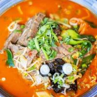 麻辣牛肉面🌶 Spicy Beef Noodle Soup · beef shank, wood ear mushrooms, cauliflower, bok choy, beansprouts, Szechuan chilies broth