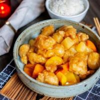甜酸糖醋鸡 Sweet Sour Chicken · crispy chicken wok tossed with bell peppers, pineapple, sweet sour glaze