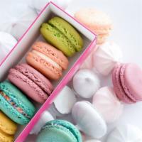 Box Of 12 Macarons · Made with Gluten free ingredients.
Must be kept refrigerated and consumed within 4 days.

Gi...