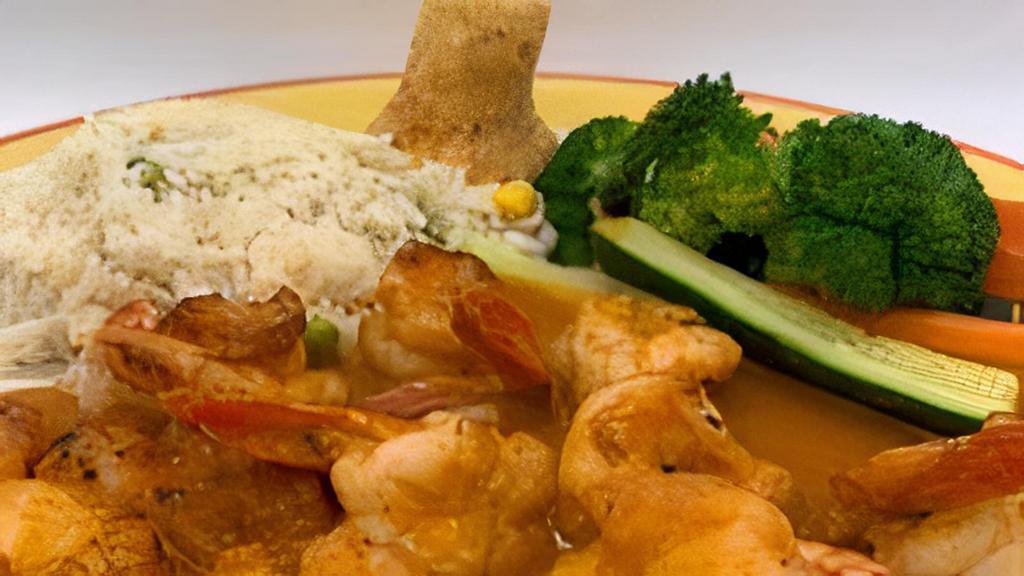 Camarones A La Diabla · Shrimp sautéed in a very spicy tomato sauce. Served with white rice, steamed vegetables and a pear-shaped potato.