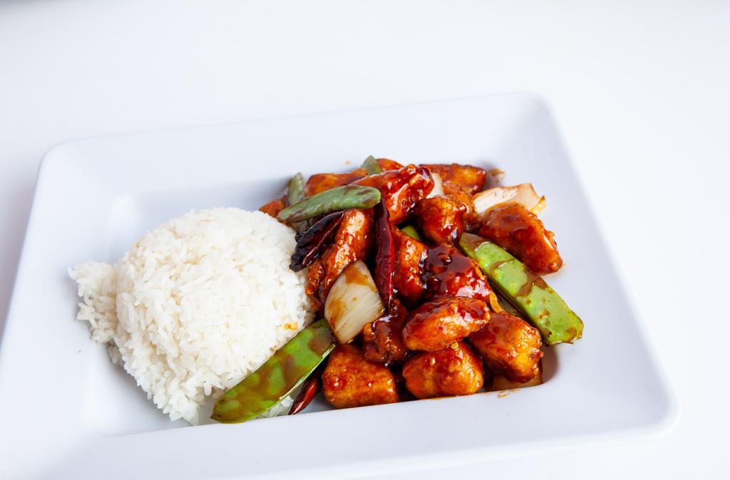 General Tso'S · Chili peppers, green onions, sweet and spicy garlic sauce, yellow onion